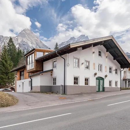 Apartment Biber Art 2