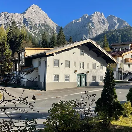 Apartment Biber Art 2